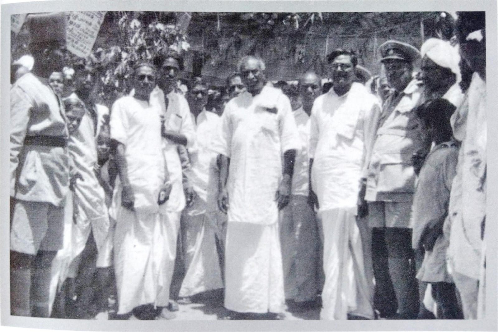 Kumaraswami Kamaraj with other leaders