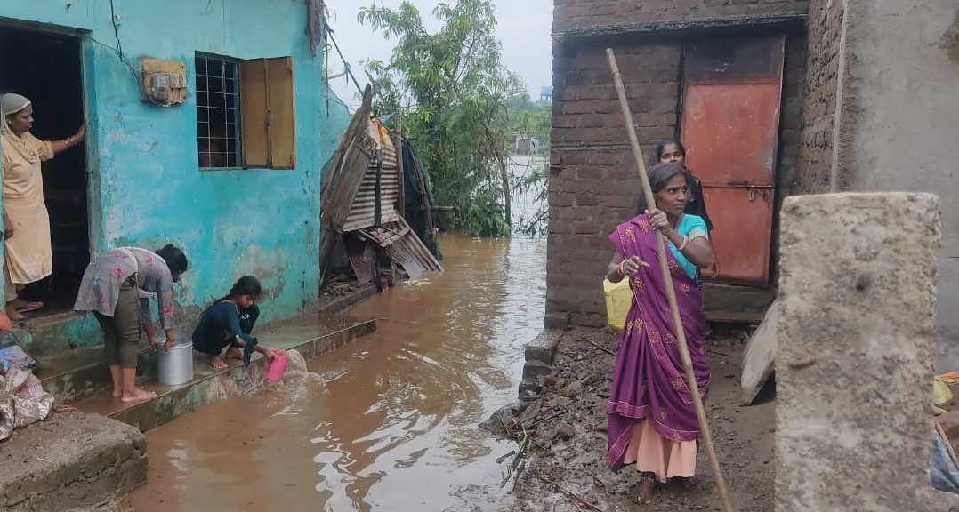 flood relief in Maheshwar in Gujarat