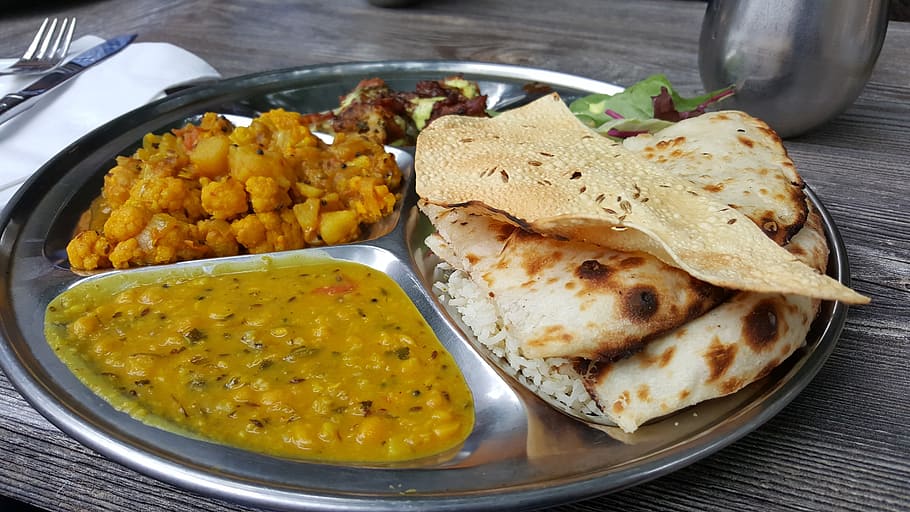 a plate of Indian food