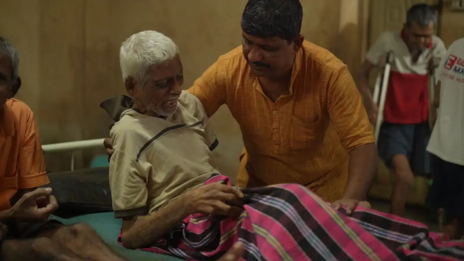 Lend a helping hand to an NGO for old age persons in Mumbai