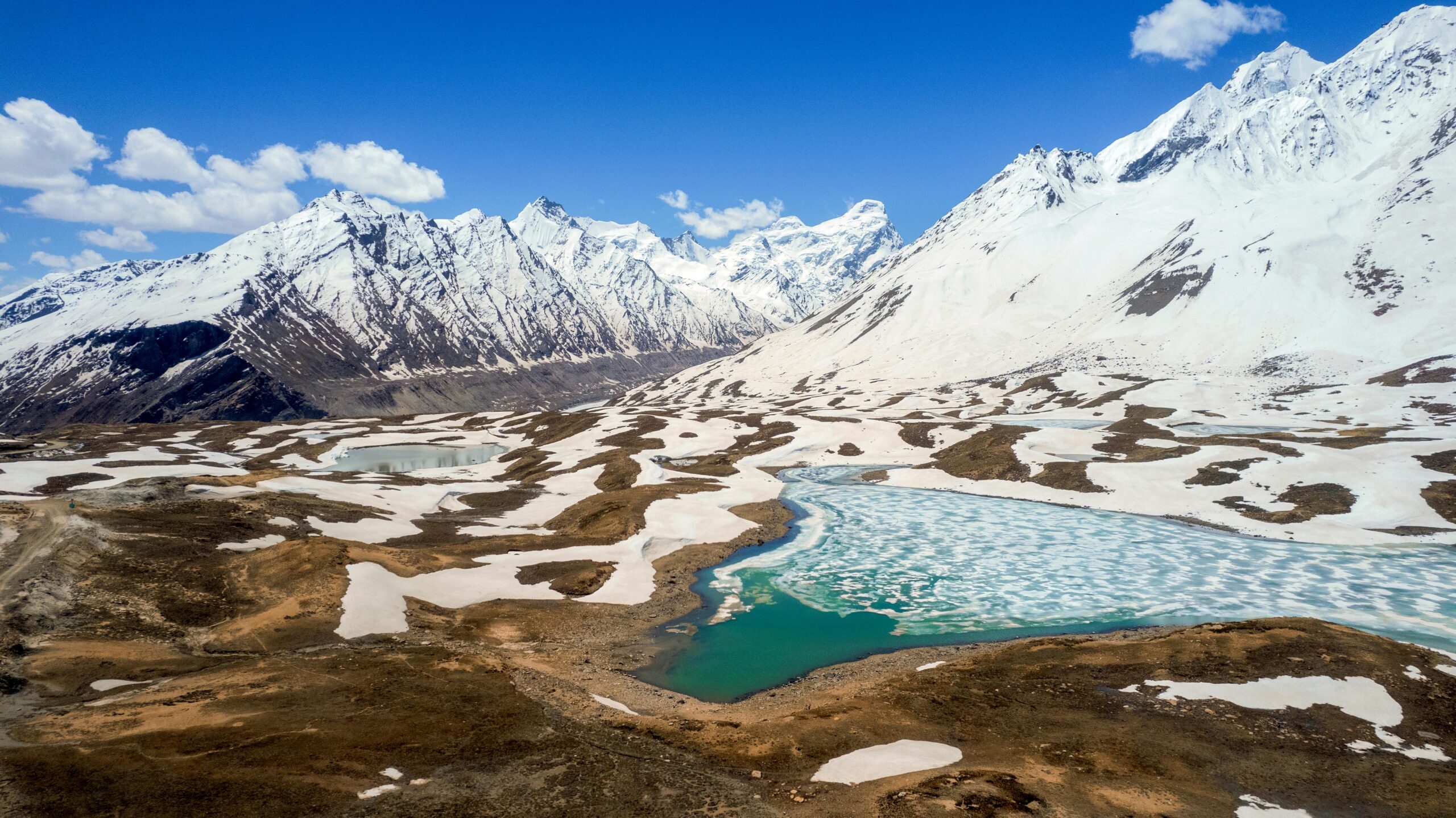 Penzi La, mountain pass 4,400 m. between Suru valley and Zanskar valley, Ladakh region, India. (Source: Pexels)